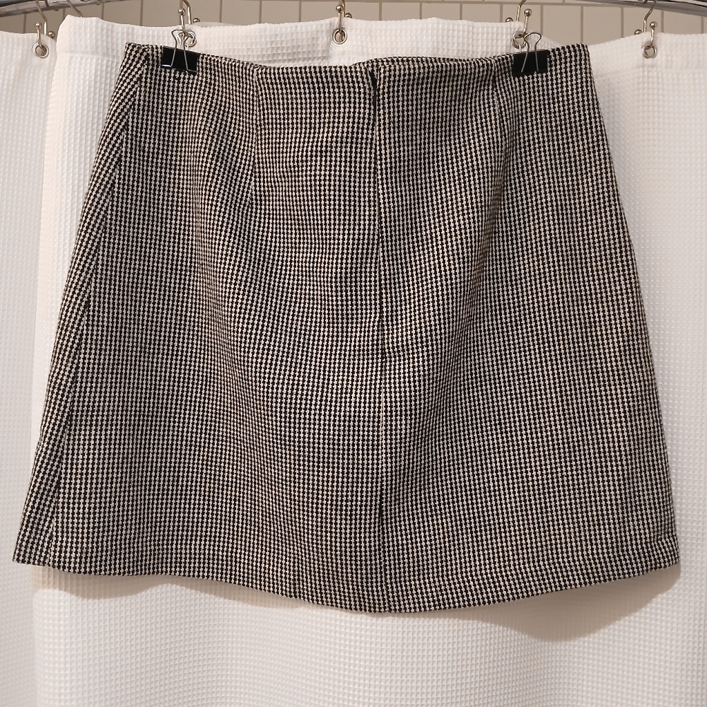 Banana Republic Black & White Houndstooth Skirt - NWT - Picture 2 of 5